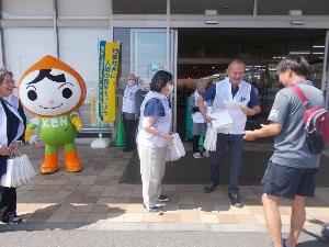 街頭啓発の様子