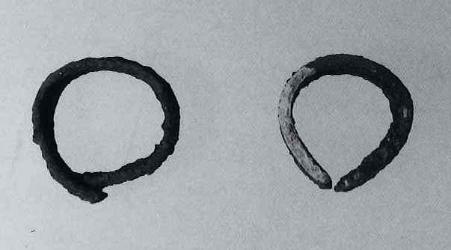 赤坂遺跡から出土した銅環