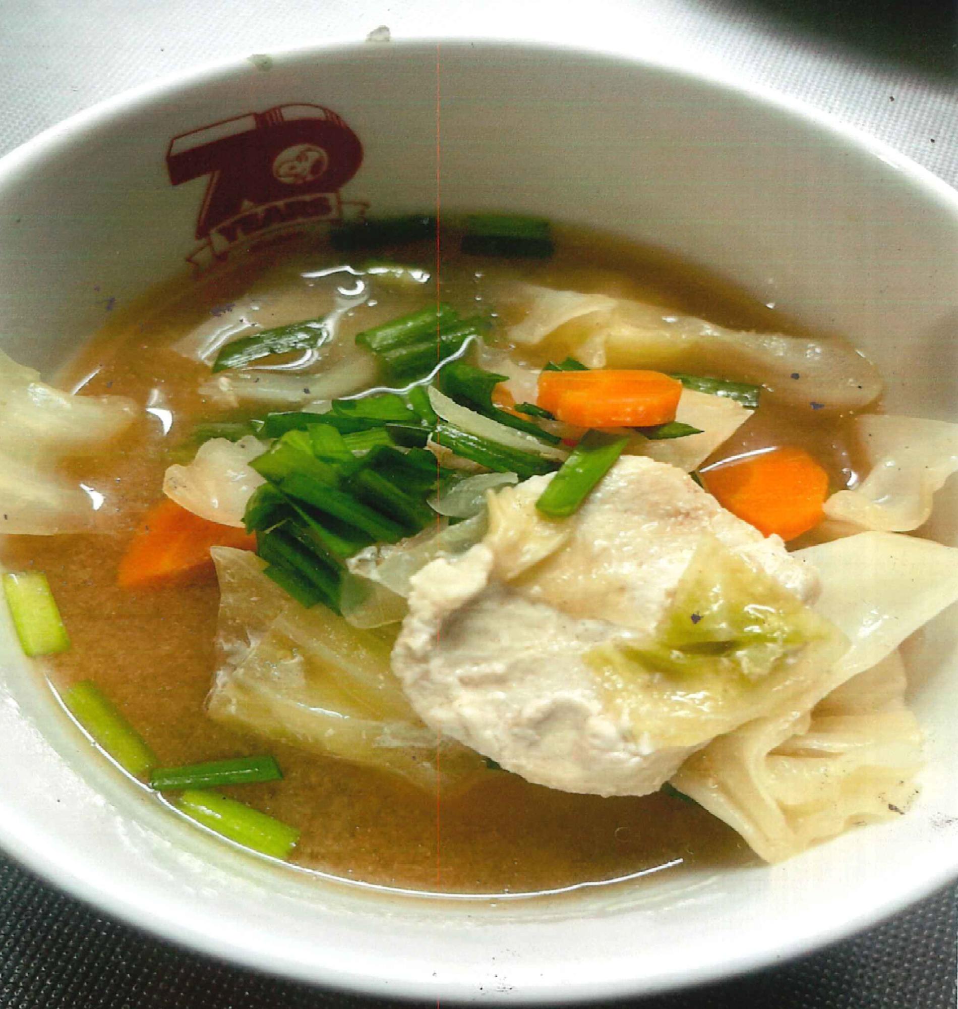 鶏肉ときゃべつのみそ汁