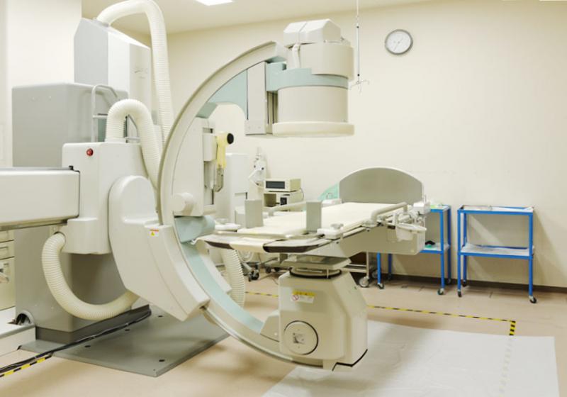 病院の施設に置かれる人間ドックの機械の写真